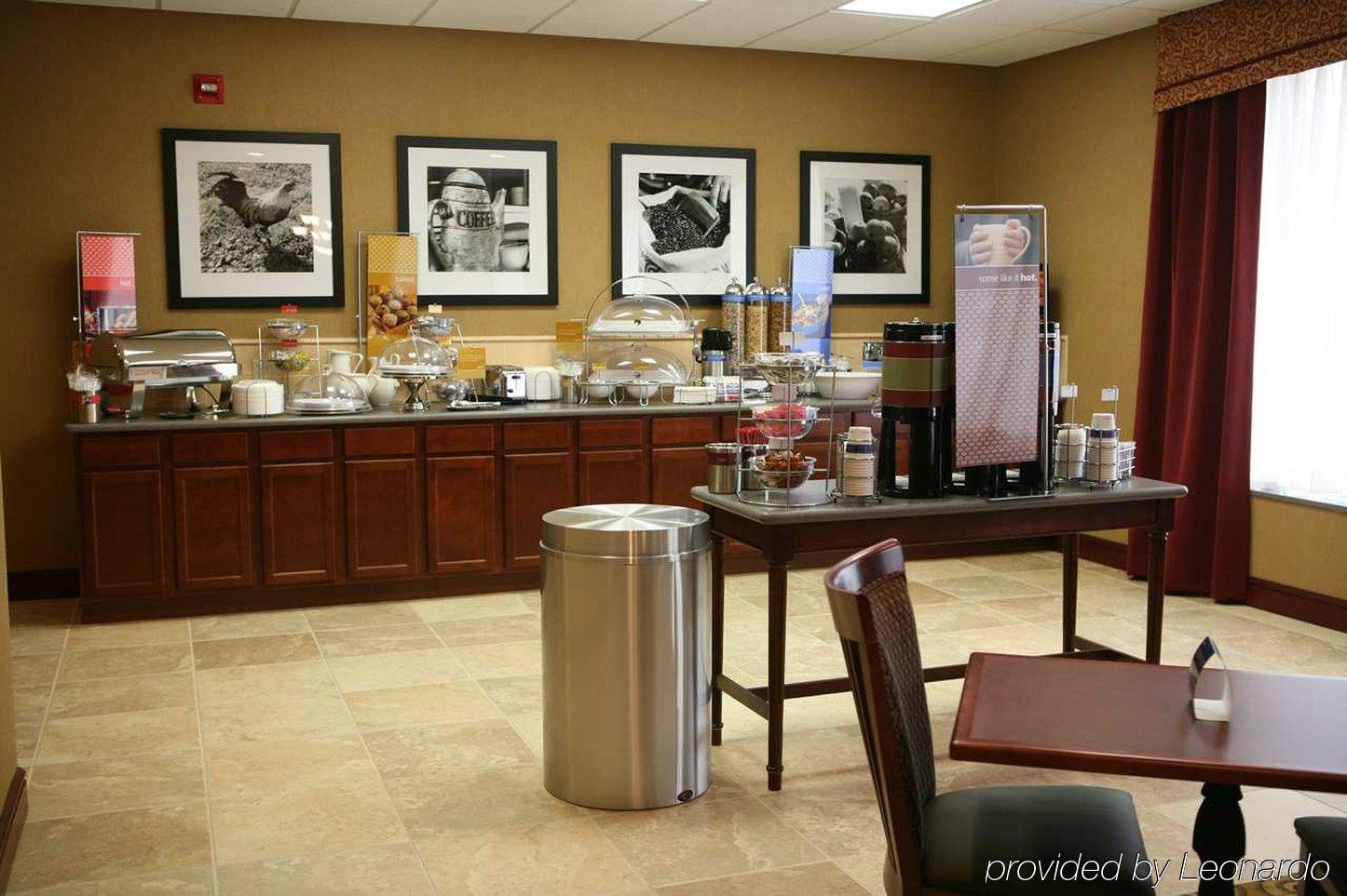 Hampton Inn Freeport Restaurant photo